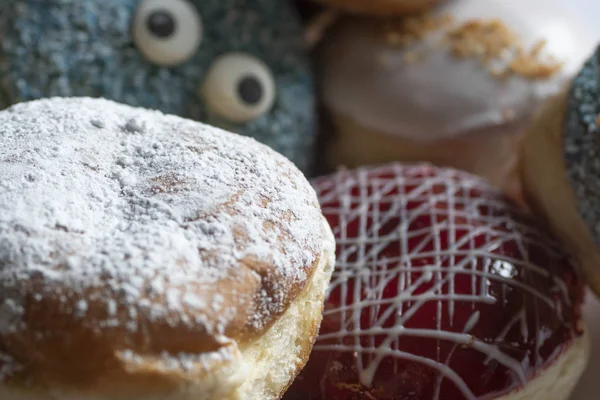 Berliner çeşitli Topingler ile taze pişmiş Delicious