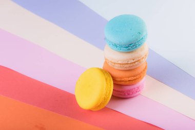 Renkli macarons veya bademli kurabiye tatlı tatlı yemek güzel.