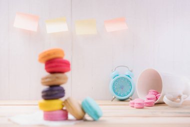 Renkli macarons veya bademli kurabiye tatlı tatlı yemek güzel.