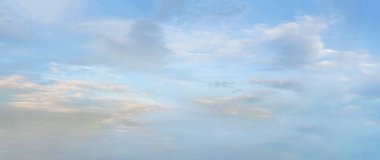 Renkli güzel mavi gökyüzü bulut oluşumu arka plan ile.