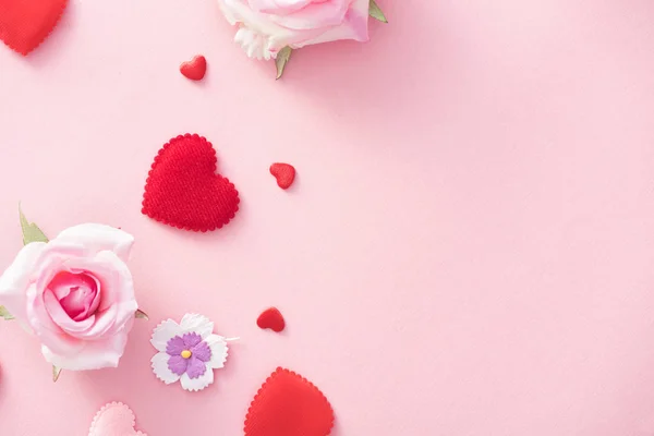 Walentynki Czerwone Serca Róże Różowym Tle — Zdjęcie stockowe