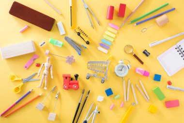 Eğitim, Okula Dönüş konsepti ve ofis malzemeleri