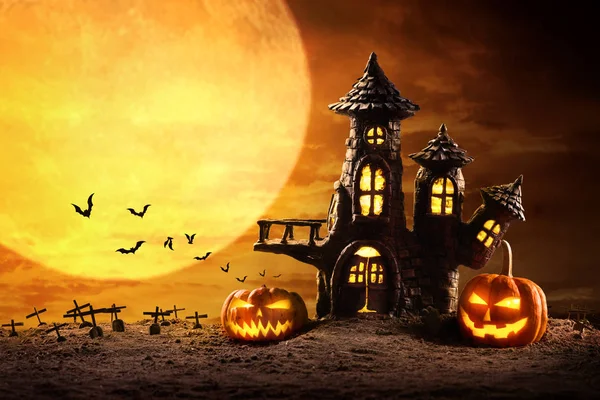 Halloween pumpor och slott Spooky i Night of Full Moon och b — Stockfoto