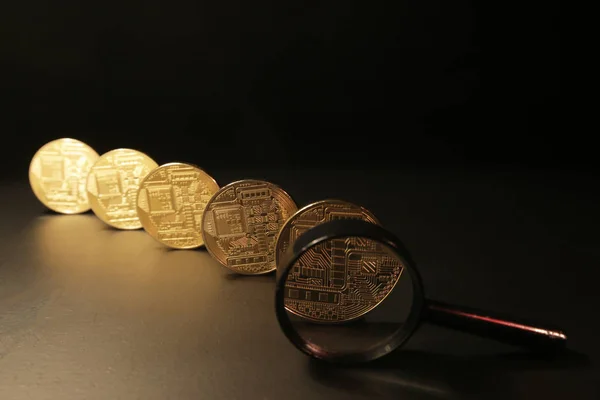 Tendenze Novità Nel Mercato Ico Lente Ingrandimento Monete Oro Moneta — Foto Stock