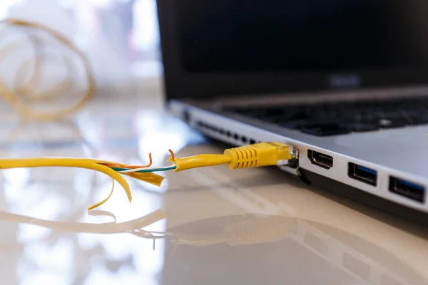 Internet Kabel Přestávkami Jako Symbol Zákazu Volného Internetu Ztrátě Dat — Stock fotografie