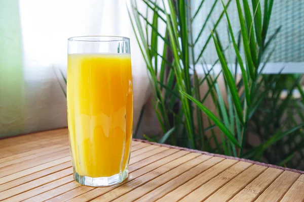 Jus Orange Dans Verre Concept Des Bienfaits Pour Santé Des — Photo