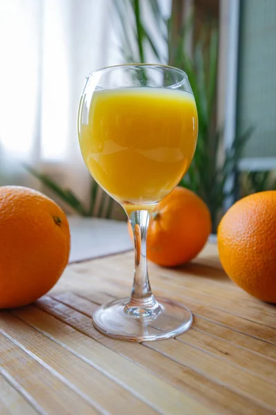 Jus Orange Dans Verre Concept Des Bienfaits Pour Santé Des — Photo