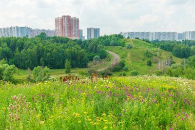 Parkta Krylatskie Hills, Moskova tepenin üst yol.