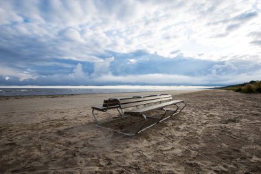 Baltık Denizi kumsal bankta.