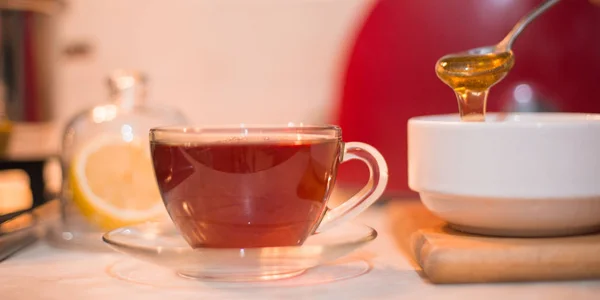Filiżanka Gorący Herbata Czarna Miodem Naturalnym Dla Korzyści Dla Zdrowia — Zdjęcie stockowe