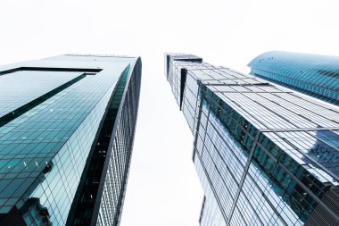 Bir gökdelen iş merkezi Moskova windows yansıması. Modern büyük şehir'in mimaride.