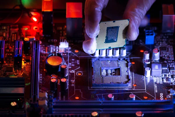 Makine öğrenme kavramı. Bilgisayar işlemcisi ve Pcb sinir ağları bir sembolü olarak. Internet kesmek bir fotoğraf göstermek.