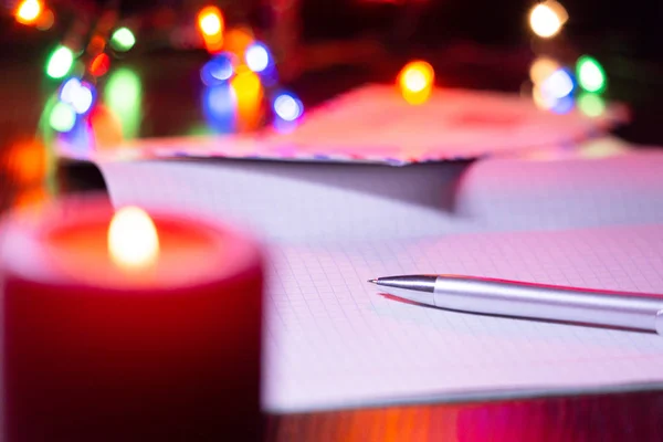 Noel Baba Noel Yeni Yıl Üzerinde Bir Mektup Masanın Üzerinde — Stok fotoğraf