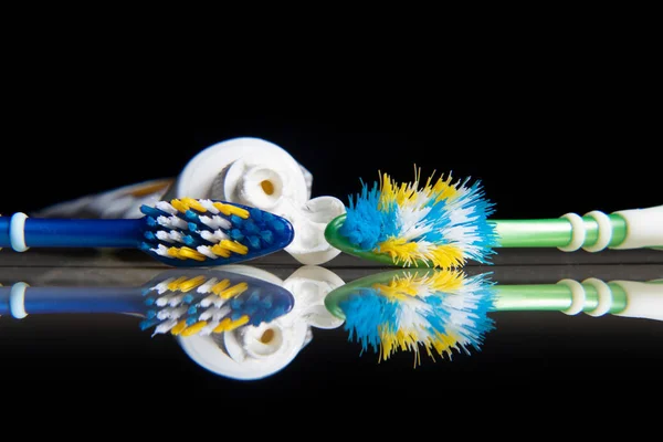 歯ブラシと歯磨き粉の品質管理の概念 衛生と歯の清掃するためのブラシの寿命 — ストック写真