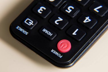 Tv Uzaktan kumandadaki kırmızı düğme açma ve kapatma