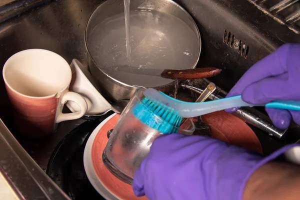 Мыть Грязную Посуду Раковине Кухне Понятие Рутинного Домашнего Задания — стоковое фото