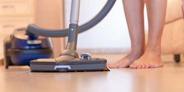 Housewife Barefoot Vacuum Cleaner Cleans Room House Female Feet Beautiful — Stock Photo, Image