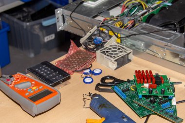 Elektronik ve beyaz eşya tamiri için araçlar. Kavram - onarım hakkını.