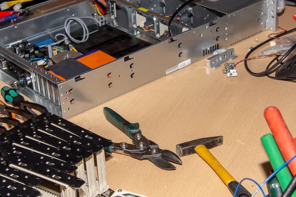 Elektronik ve beyaz eşya tamiri için araçlar. Kavram - onarım hakkını.