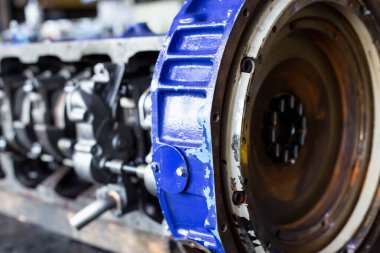 Makine parçalarının endüstriyel restorasyonu.