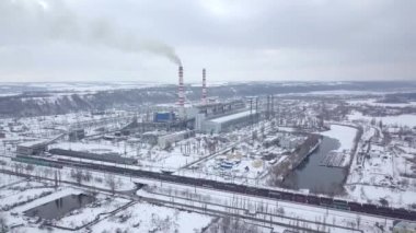 Kiev yakınındaki termal enerji santrali. Ukrainka şehir.