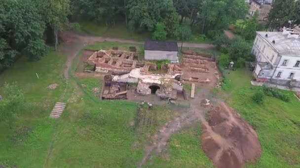 Гродно, Білорусь - 13 липня 2018: Археологічні розкопки поблизу мирському замку комплекс . — стокове відео
