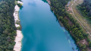 Turkuaz su taş ocağı,.