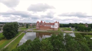 Grodno, Belarus bölgesinde karmaşık Mir kale dron görünümü