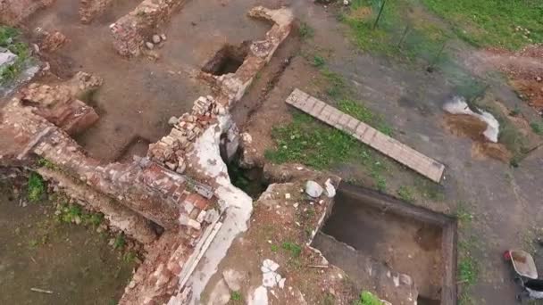 Grodno, Belarus - July 13, 2018: Archaeological site near Mir Castle complex . — Stock Video