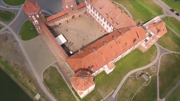 Drone widok na zamek Mir złożonych w regionie w Grodnie w Białoruś — Wideo stockowe