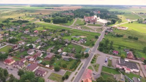 Vue par drone du complexe du château de Mir dans la région de Grodno, au Bélarus — Video