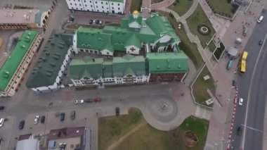 Minsk şehir merkezinde bahar. Havadan çekilen drone
