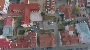 Minsk şehir merkezinde bahar. Havadan çekilen drone