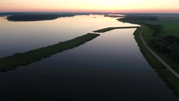 Piękny wschód słońca nad rzeką niemą, Białoruś. Widok przez Drone — Wideo stockowe