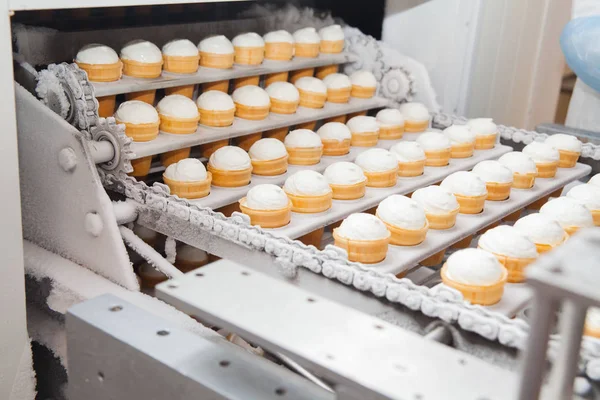 Automatic production line of ice cream — Stock Photo, Image