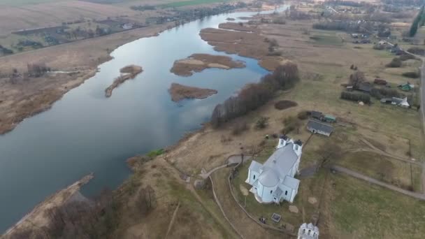 Domy wsi na wiosnę, Vishnevo Białoruś. Strzał przez drona — Wideo stockowe