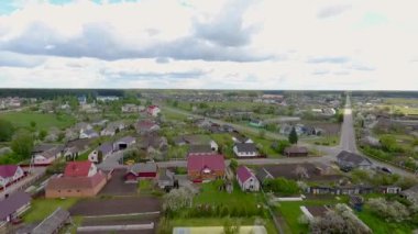 Beyaz Rusya 'nın Ivye şehrinde. Drone hava görüntüleme videosu