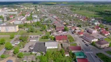 Beyaz Rusya 'nın Ivye şehrinde. Drone hava görüntüleme videosu