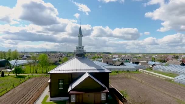 Eine Moschee in der Stadt Ivye in Weißrussland wurde 1884 erbaut. Drohnenschuss — Stockvideo