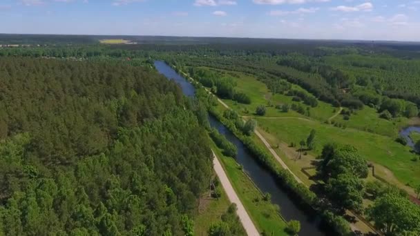 Sommer-Drohnenblick auf den Augustow-Kanal, Weißrussland — Stockvideo