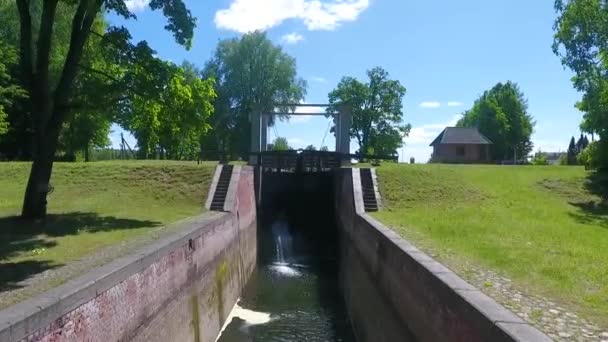 Porte chiuse, serrature, sul canale di Augustow, vista drone. Bielorussia — Video Stock