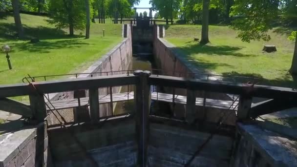 Gateways sluice, locks, on the Augustow Canal, drone view. Belarús — Vídeo de stock