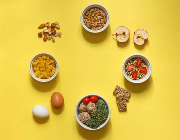 A full-day meal option, including Breakfast, lunch, snacks, and dinner. Layout on a pink background, top view, horizontal — Stock Image A full-day meal option, including Breakfast, lunch, snacks, and dinner. Layout on a pink background, top view, horizontal Royalty Free Stock Photos