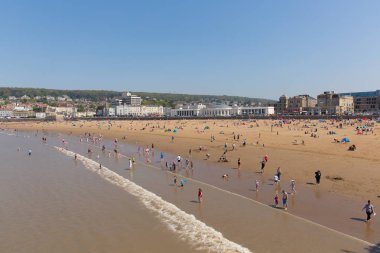 Weston-Super-Mare Somerset banka tatil deniz insanları ile meşgul