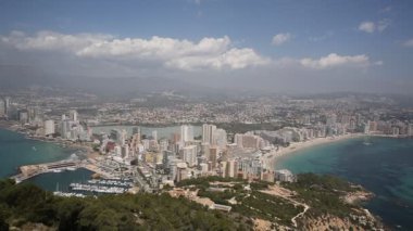 Calpe İspanya ve la fossa beach İspanya Costa Blanca görünümünden kalem de Ifach