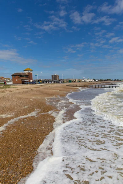 Παραλία Αθηνα Και Κύματα West Sussex Αγγλίας — Φωτογραφία Αρχείου