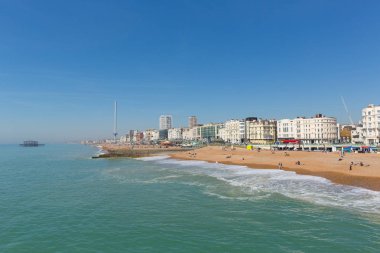 Brighton seafront ve plaj popüler İngiltere'de turizm şehir
