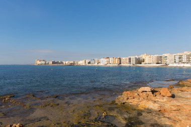 Bay plaj ve sahil boyunca Los Locos Torrevieja İspanya görünümü