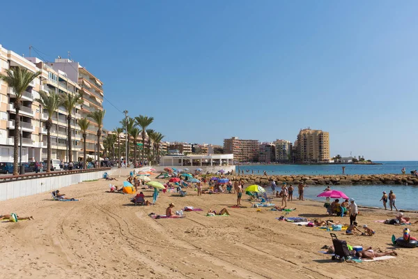 Прекрасна Погода Іспанська Приваблює Людей Піщаний Пляж Море Іспанія Суботу — стокове фото