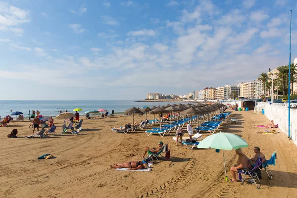 Bel Sole Ottobre Spagnolo Caldo Hanno Attirato Gente Sulla Spiaggia — Foto Stock